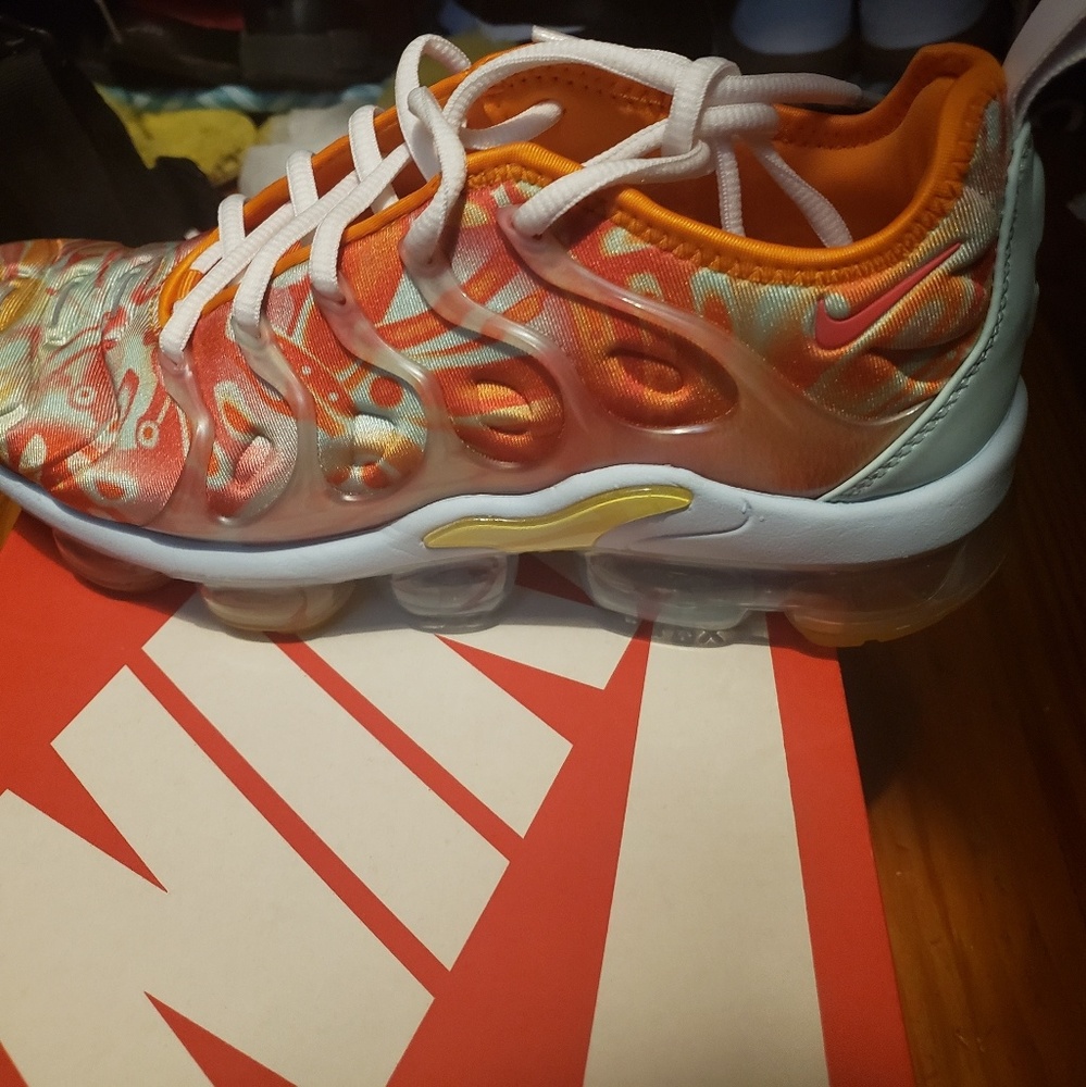 NIB Womens Vapormax plus QS